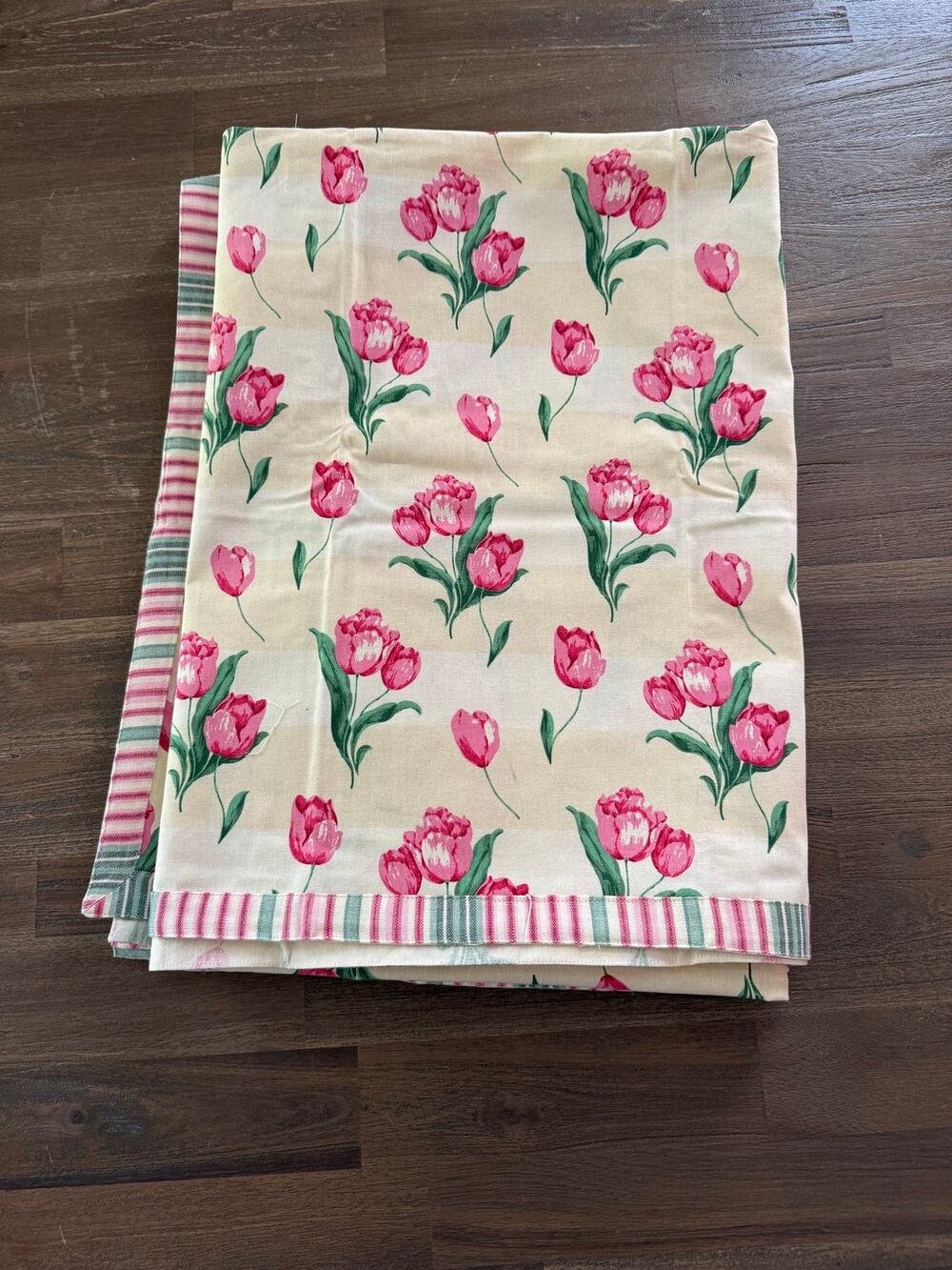 Vintage Cottage Butter Yellow with Pink Tulips Tablecloth 70X39 in. Rectangle